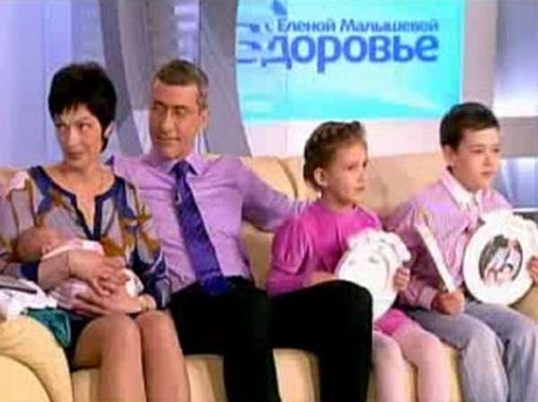 Дмитрий Шубин с женой и детьми