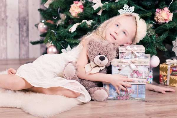 Что подарить ребенку на Новый год 2018: идеи подарков