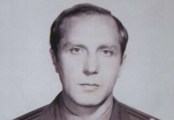Владимир Орехов вёл операцию по освобождению заложников и несколько раз без оружия входил в кабинет к вооружённым автоматами захватчикам