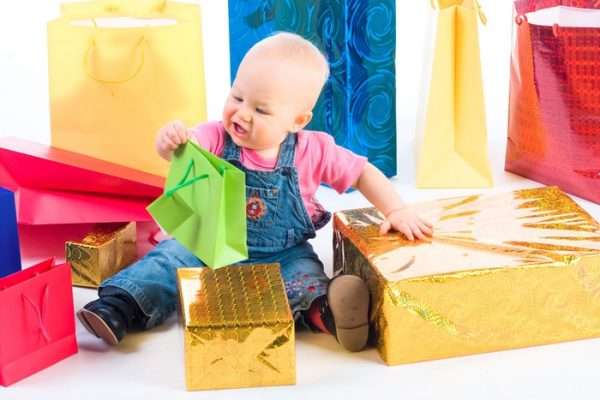 Что подарить ребенку на Новый год 2018: список подарков
