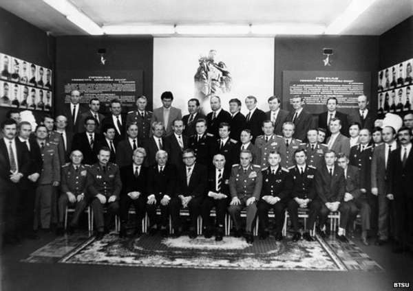 Отдел КГБ в Дрездене, 1988-89 годы, Путин - второй слева