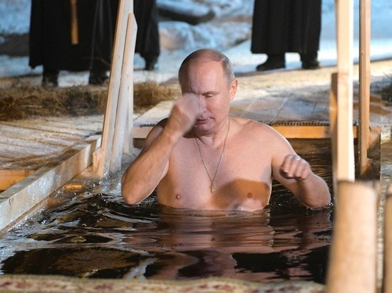 Путин с невозмутимым лицом, а Волочкова покрылась инеем как звезды и публичные люди окунулись в прорубь