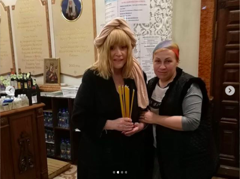 Алла Пугачева после приступа поехала в церковь молиться под иконами