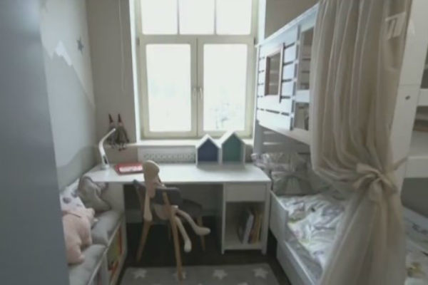Ребенок спит в необорудованной комнате актриса Анна Банщикова показала, в каких условиях живет