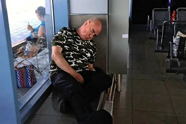 Скатился, спился, бомжует и спит на вокзале как живет сейчас Джамшут из «Наша Russia»