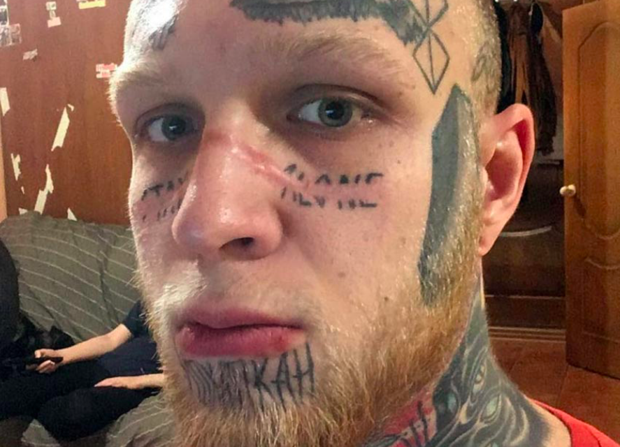 Огромный гроб на щеке порозовевший сын Елены Яковлевой решил судьбу татуировок на лице