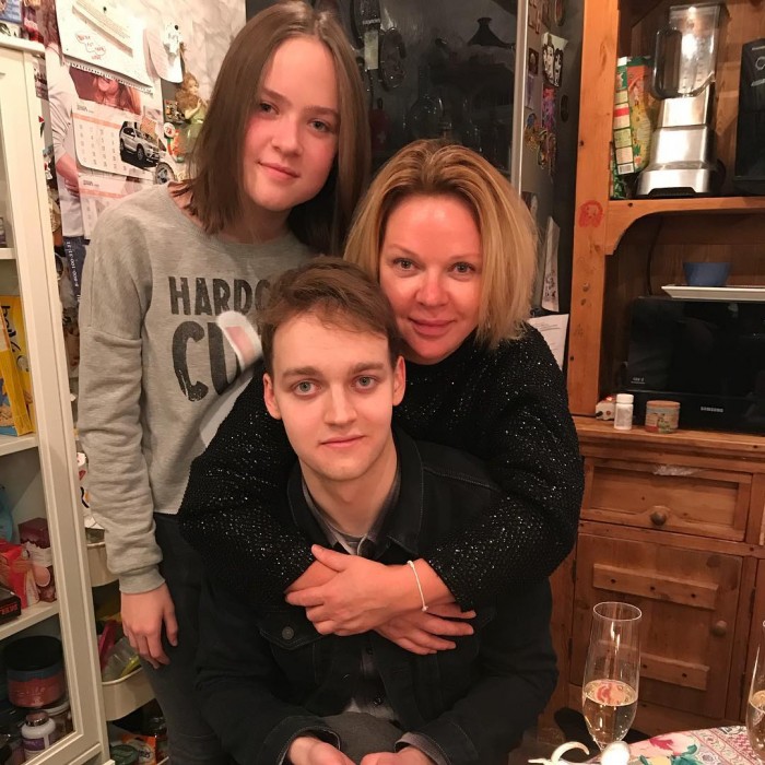 После тяжелых испытаний в жизни 55-летняя Елена Валюшкина нашла любовь с мужчиной, который годится ей в сыновья