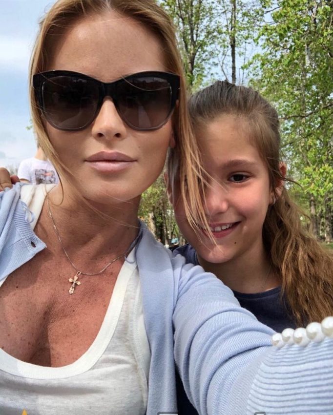 Дана Борисова на грани срыва 11-летняя дочь избила ее перед побегом из дома. Телеведущая едва держится, чтобы не пуститься во все тяжкие